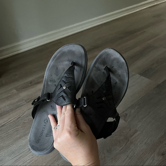 Merrell Women’s 10 Black Y-Strap Adhera Perforated Leather Sandal Metal Detail - Picture 3 of 7